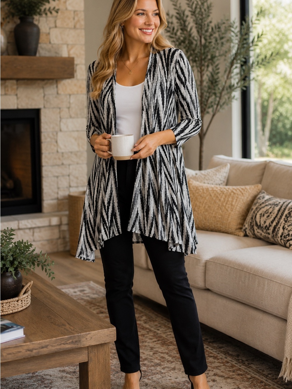 G6 Chico’s Geometric Print Waterfall Cardigan Size 1 Rayon Black White